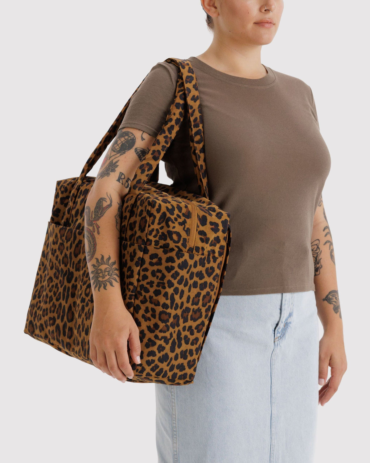Lightweight Utility Cloud Carry-on -