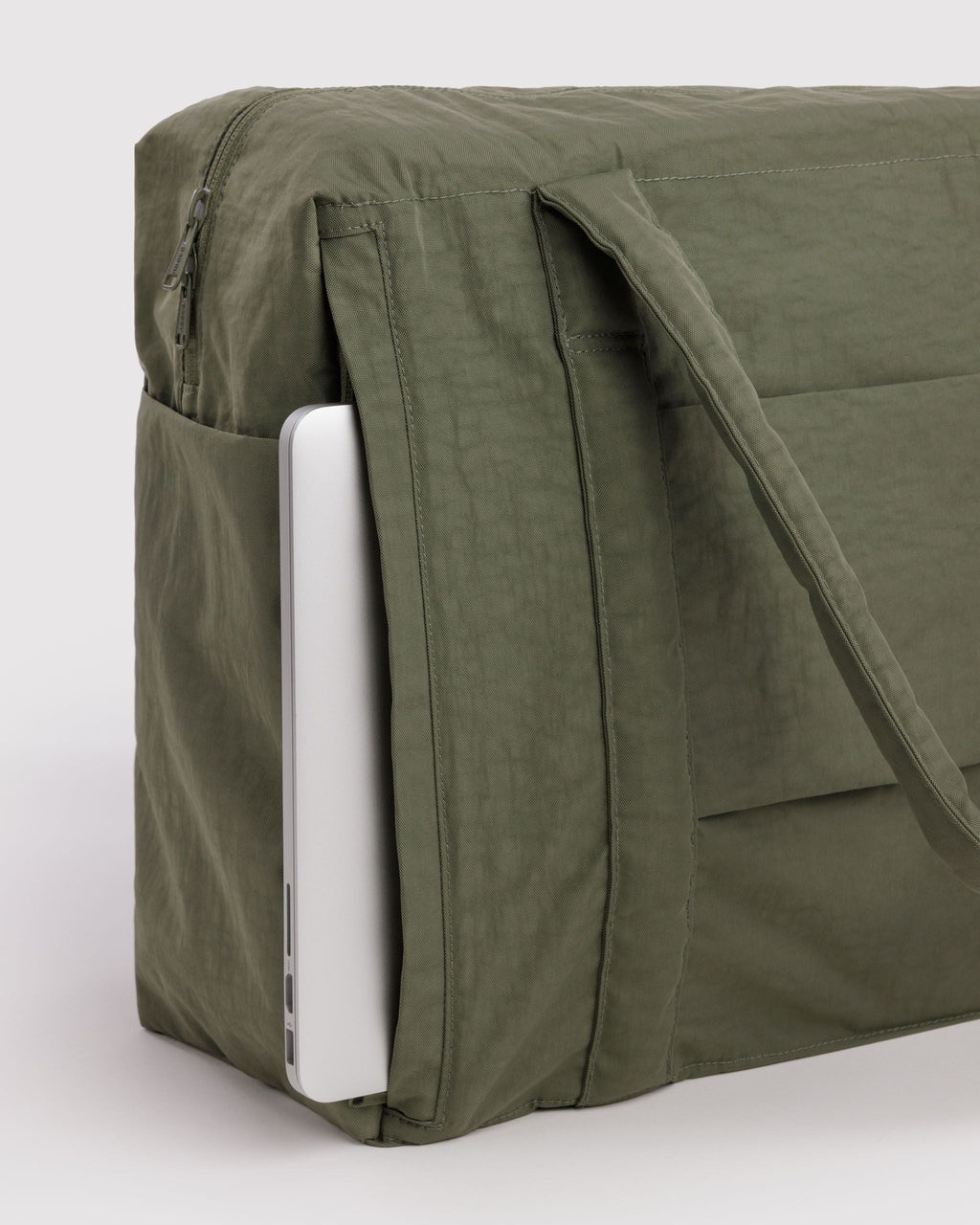 Lightweight Utility Cloud Carry-on -