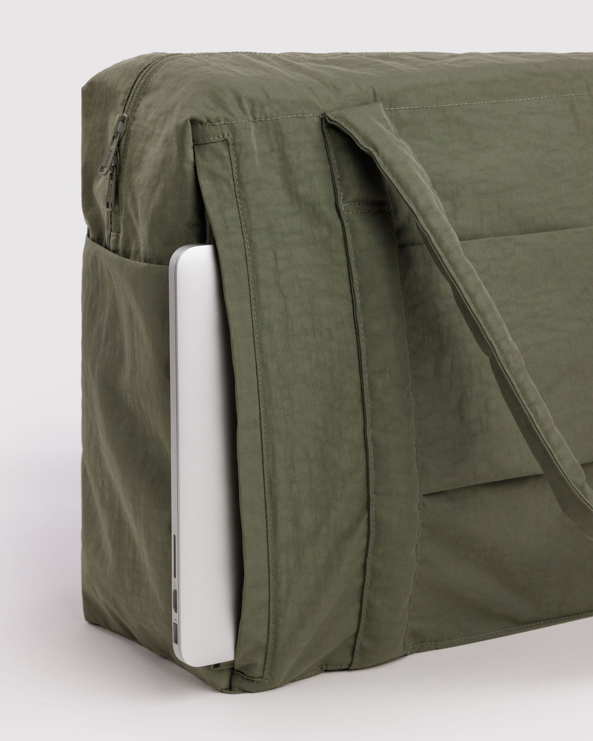 Lightweight Utility Cloud Carry-on -