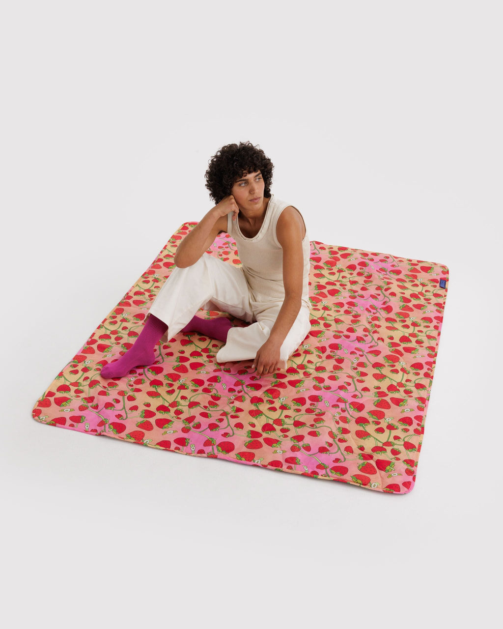 Everyday Carry Puffy Picnic Blanket - Strawberry