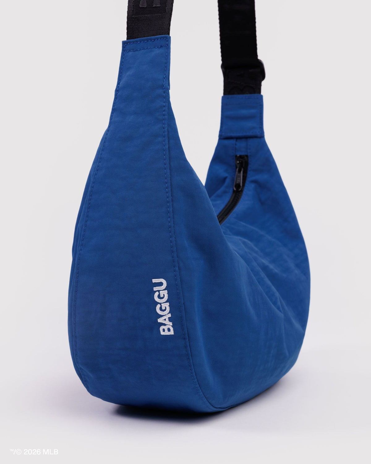 Versatile Carry Medium Nylon Crescent Bag - Chicago